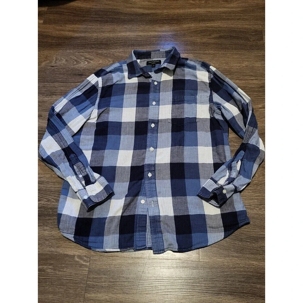 Banana Republic Standard Fit Mens Long Sleeved Button Up Shirt - Large